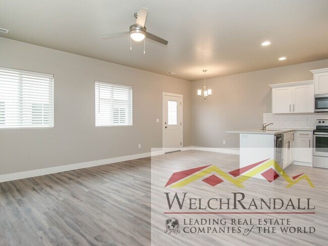 Foto del edificio - Beautiful 3 Bed 2.5 Bath Townhome in West ...