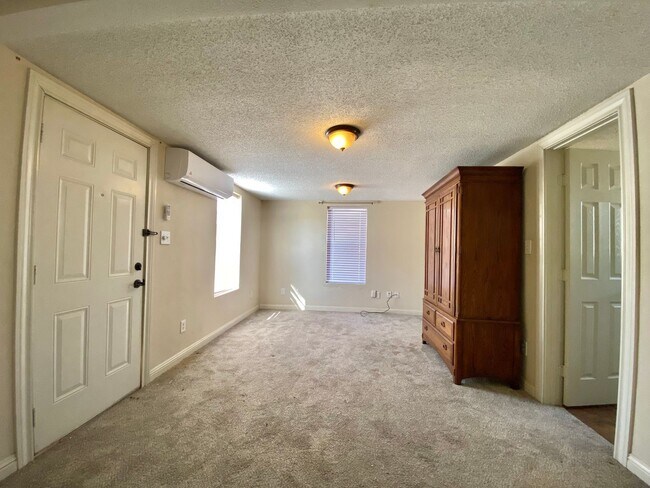 Building Photo - Cozy One Bedroom in Tech Terrace!