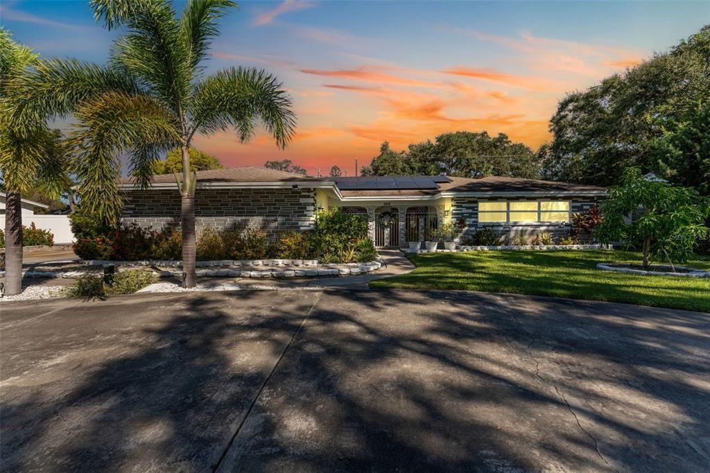 Foto principal - 2401 26th Ave S