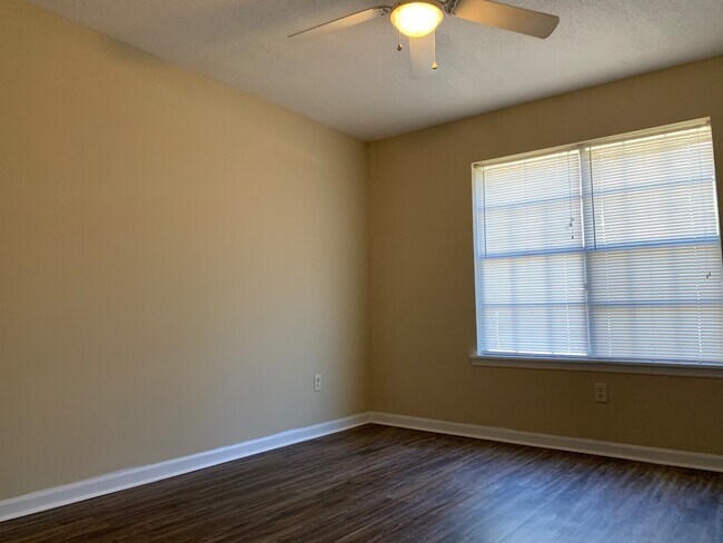 Foto del edificio - 814 Robin Hood Trail