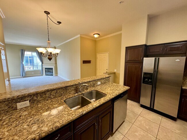 Building Photo - Beautiful 2B/2BA Condo w/ A/C, Washer/Drye...