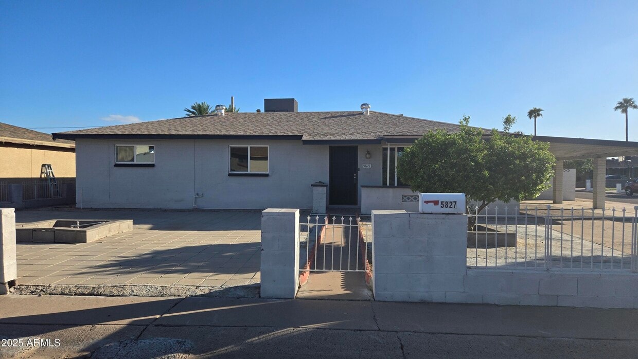 Foto principal - 5827 N 22nd Dr