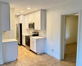 Building Photo - 1423 Holly Heights Dr