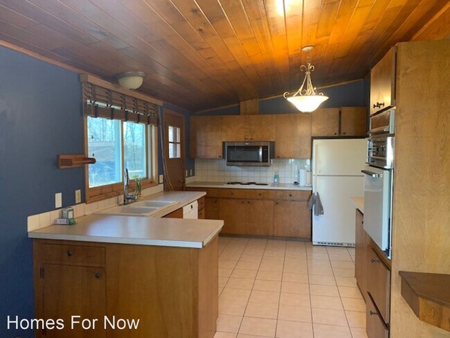 Building Photo - 3 br, 3 bath House - 13208 Vivian Dr