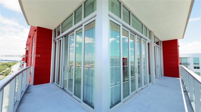 Foto del edificio - 7825 NW 107th Ave