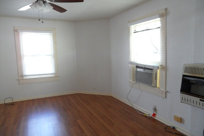 LIVING ROOM - 3525 Avenue Q