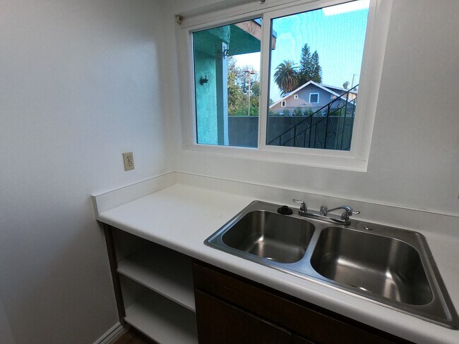 Foto del edificio - 809 Brent Ave