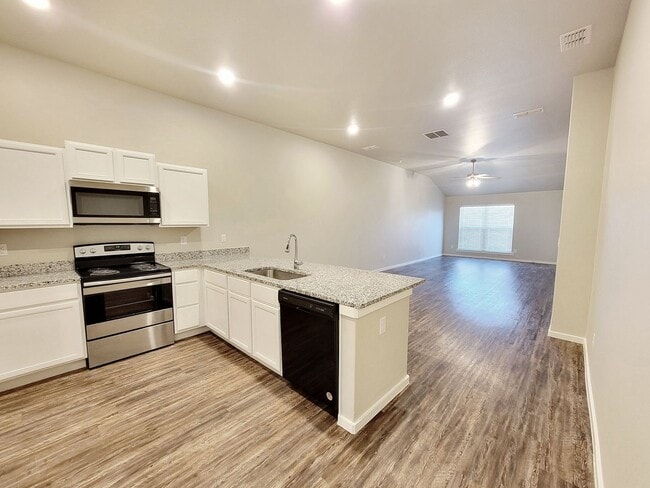 Building Photo - Beautiful 3 bed 2 bath!
