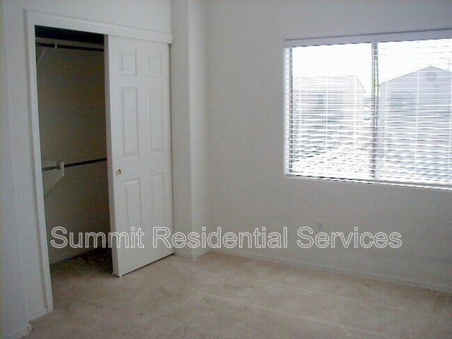 Building Photo - 3569 Drexel Manor Stra
