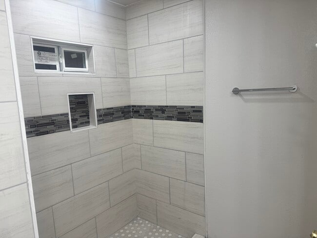 Walk in tiled shower - 534 Radiance Ave