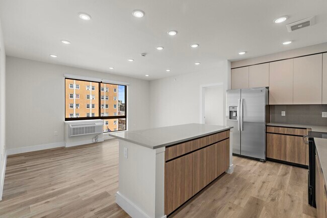 Building Photo - 433 62nd St