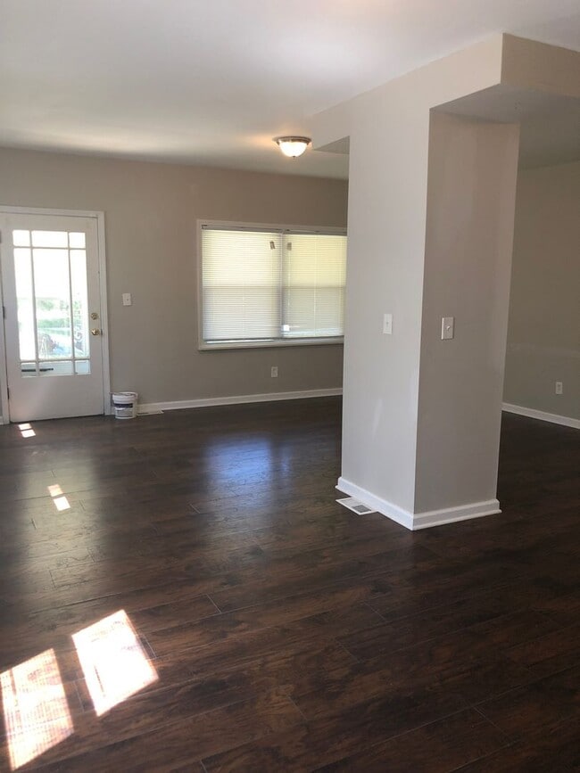 Foto del edificio - Single Family Home 3 beds 2 bath Available Now!