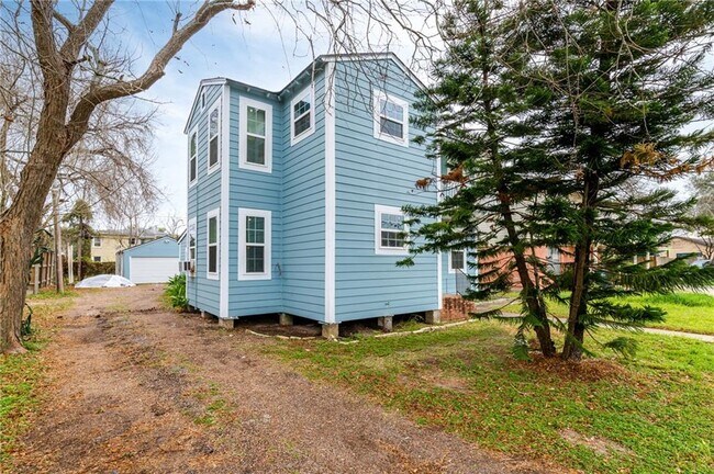 Building Photo - 309 Oleander Ave