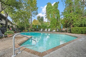 Building Photo - 642 S Ripple Creek Dr