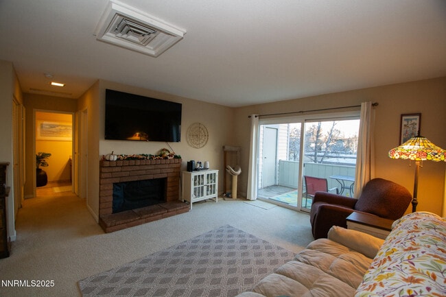 Foto del edificio - 2127 Roundhouse Rd