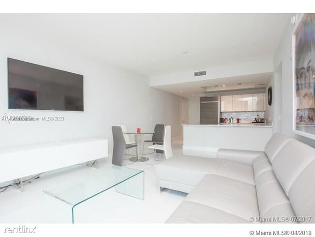 Building Photo - 2 br, 2 bath Condo - 1100 S Miami Ave  2 B...