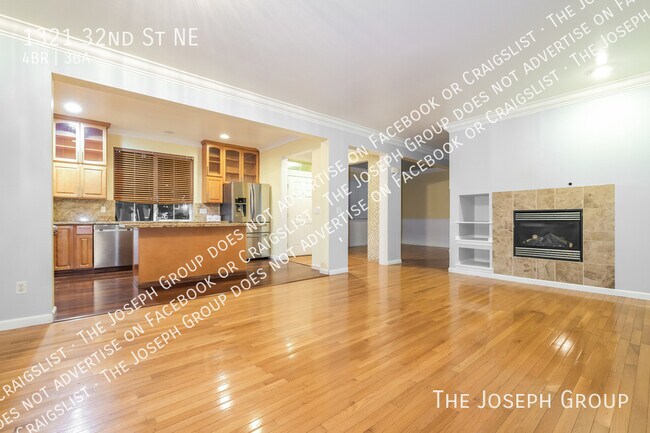 Foto del edificio - 1321 32nd St NE