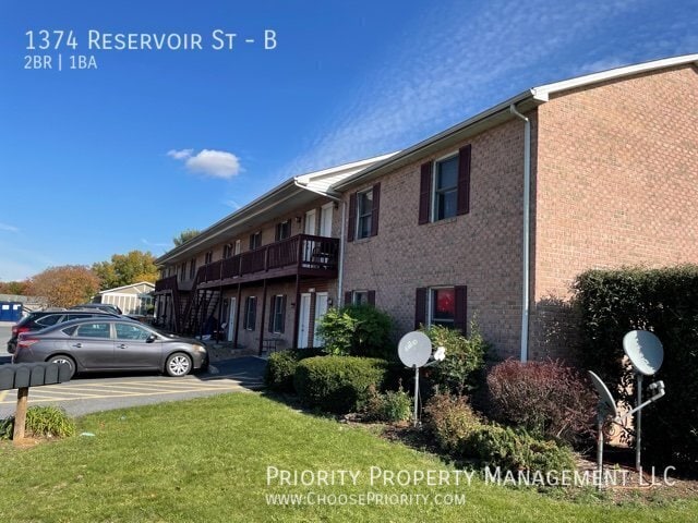 Building Photo - 1374 Reservoir St