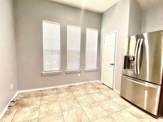 Building Photo - 25026 Lakecrest Manor Dr