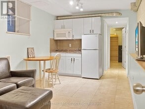 Building Photo - 1491 Dundas St W