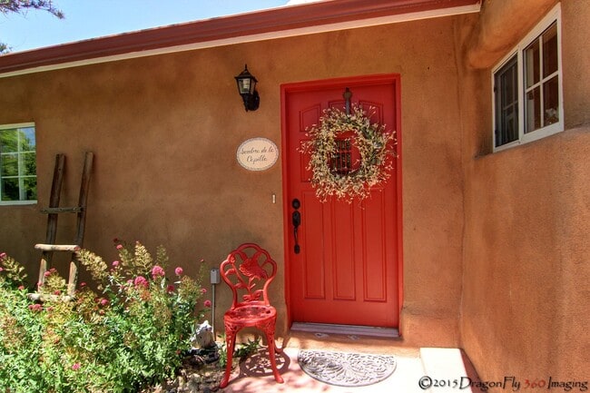 Foto del edificio - 1854 Griegos Rd NW