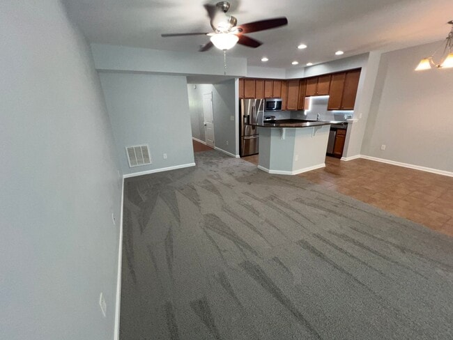 Building Photo - 104 Riva Ct