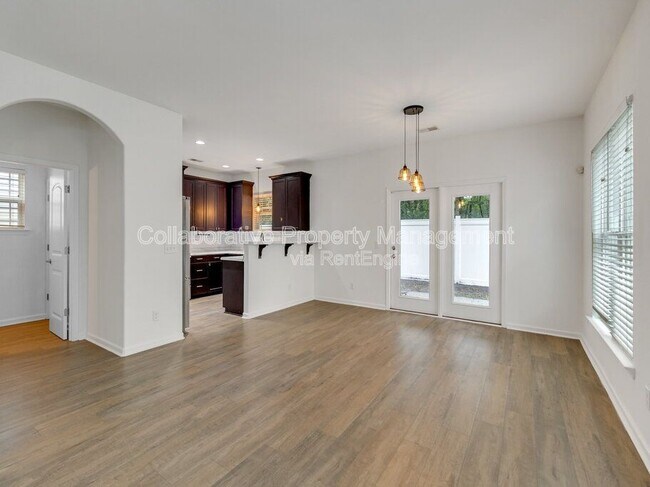Foto del edificio - 590 Summer Hill Way