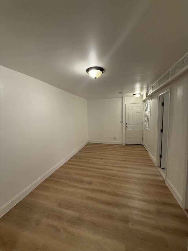 Building Photo - 1114 Rhinelander Ave