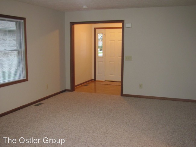 Building Photo - 5272-5347 Villa Ct