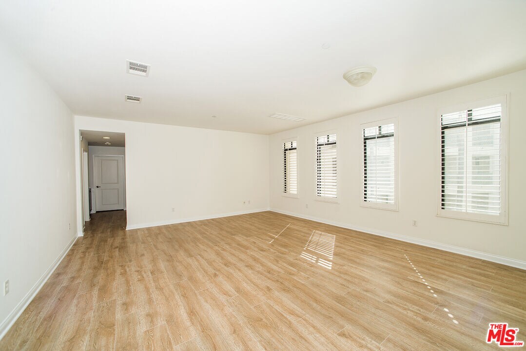 Foto principal - 5625 Crescent Park W