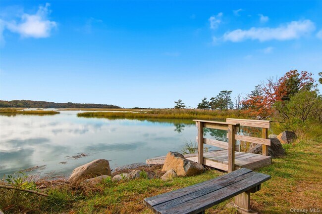 Building Photo - 14 Flax Pond Woods Rd