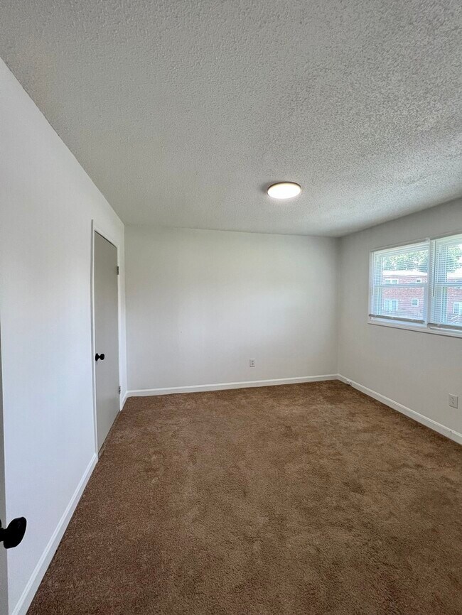 Building Photo - 500 Grigsby Ave