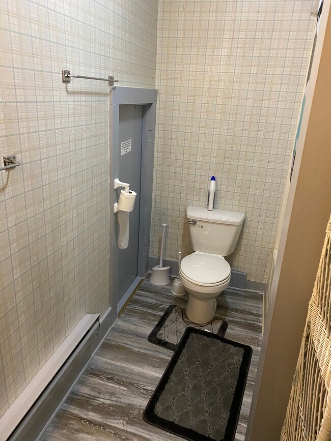 1807BroadwayFlyer2 TREC - 7 Lake St