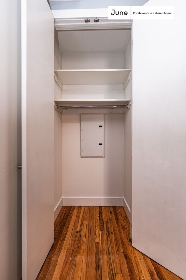 Building Photo - Room in Shared 3 bed/1 bath home