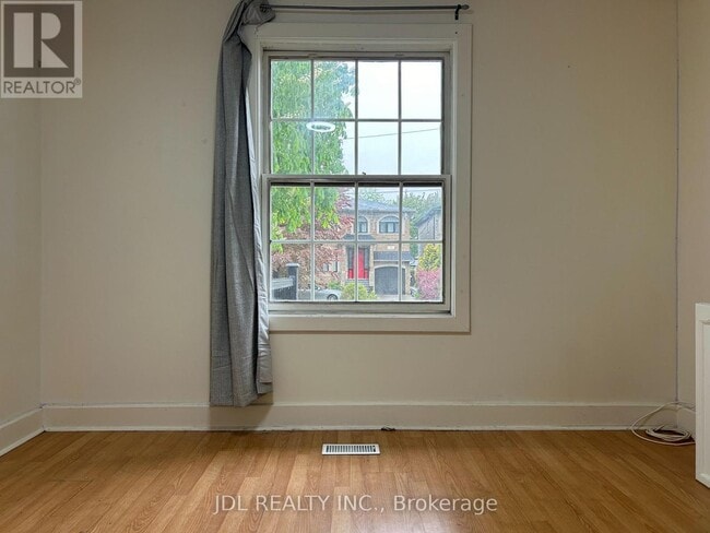 Building Photo - 21 Squires Ave