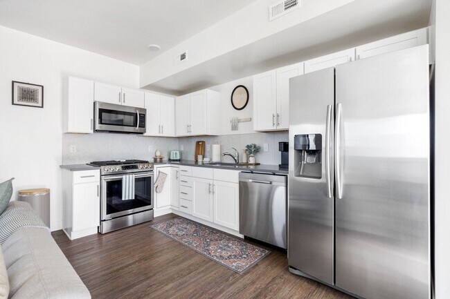 Foto del edificio - Modern 2 Bed / 2 Bath Townhome in Salt Lak...