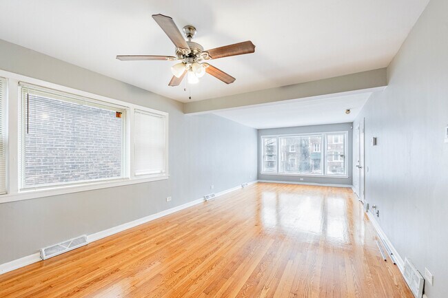 Building Photo - 7637 S Essex Ave