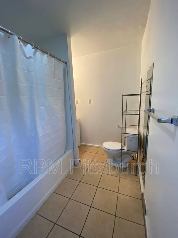 Foto del edificio - 7432 Duquesne Ave