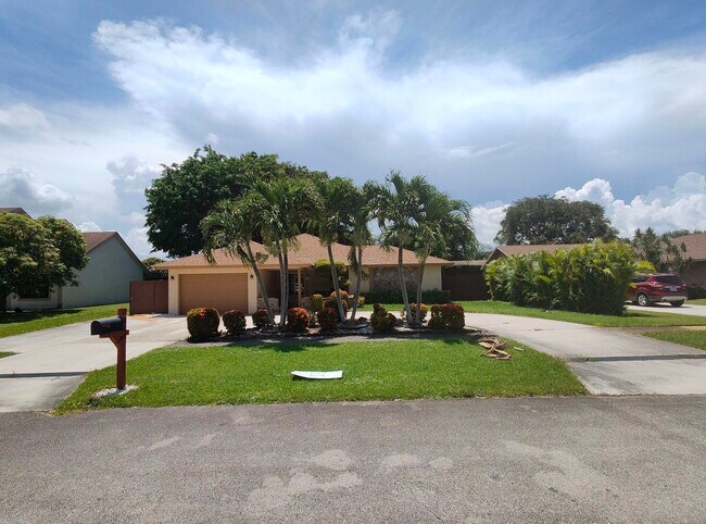 Building Photo - 616 White Water Dr