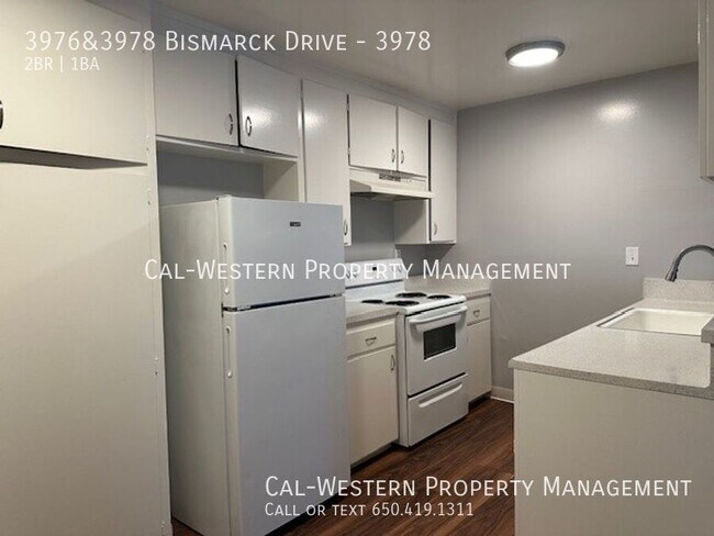 Foto del edificio - 3976&3978 Bismarck Drive-3978