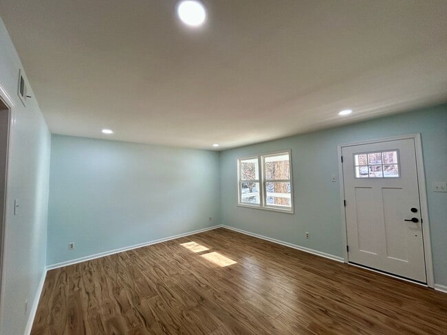 Building Photo - Fully Renovated One-Level Home in the heart of Chesterfield – New HVAC, Windows & Stunning Kitchen!