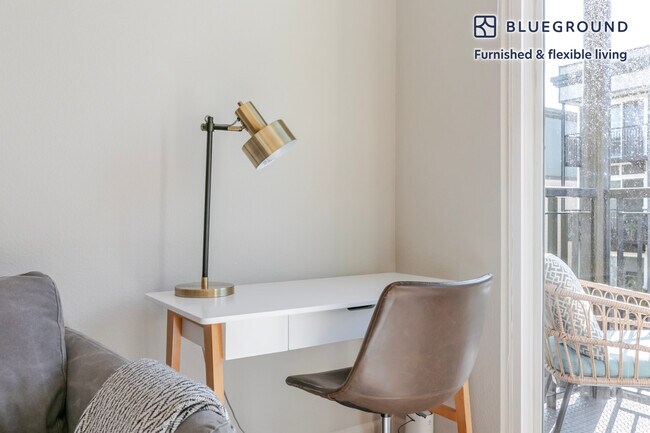 Building Photo - 5684 Bay St