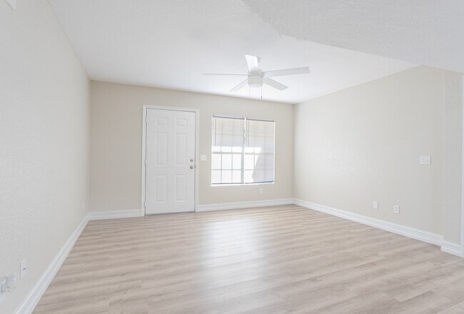 Foto del edificio - 1861 Long Iron Dr