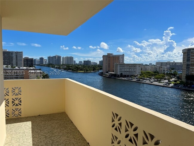 Building Photo - 1833 S Ocean Dr