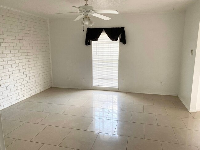 Foto del edificio - 7449 Cook Rd