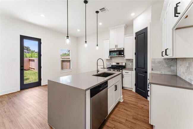 Foto del edificio - 3620 Mt Pleasant St
