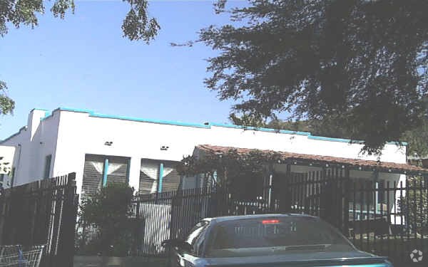 Foto del edificio - 3415-3421 Drew St