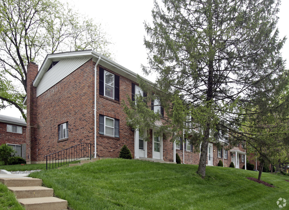 Building Photo - The Cloisters Apartments