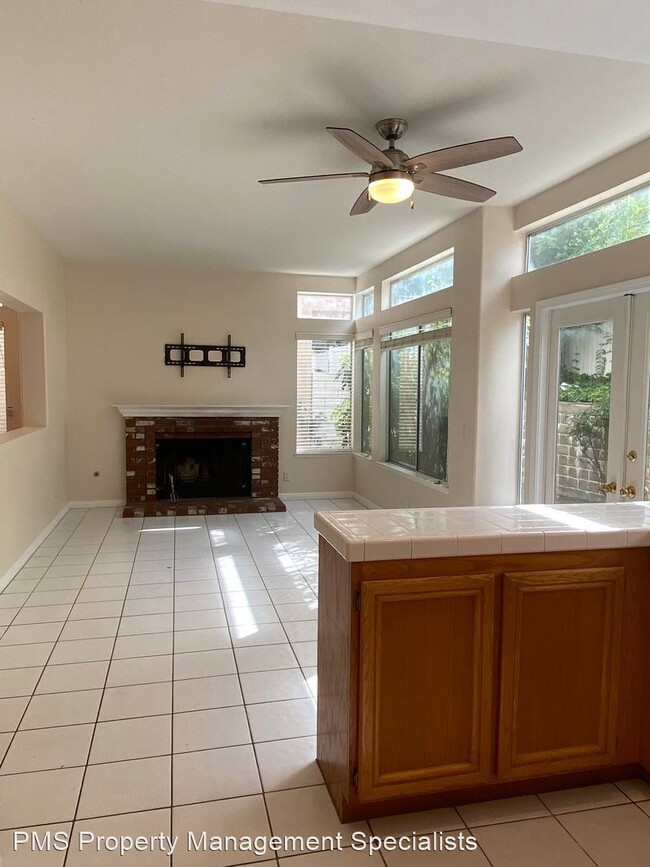 Building Photo - 4 br, 2.5 bath House - 275 Ocho Rios Way