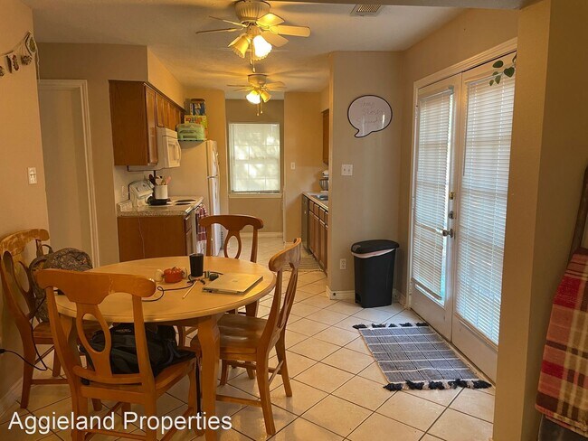 Foto del edificio - 3 br, 3 bath House - 1904 Holleman Drive